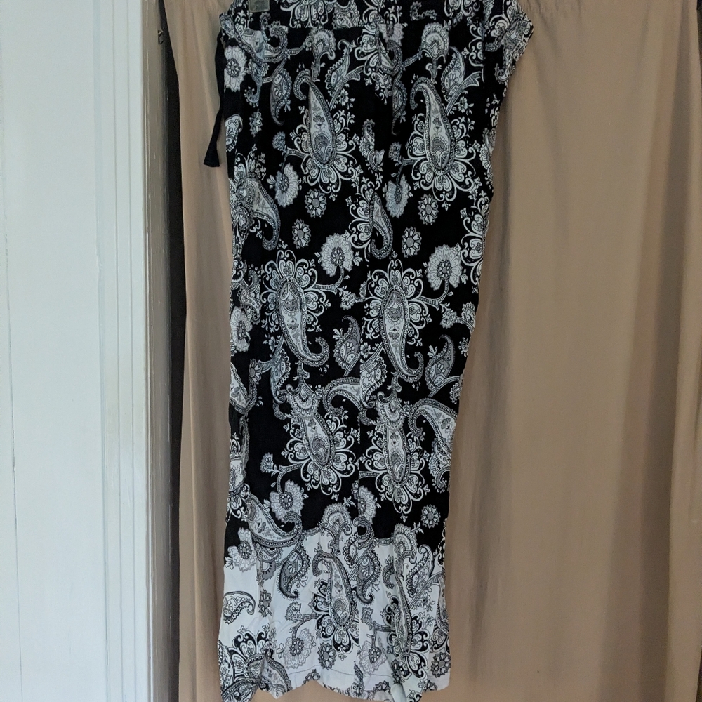 Roaman's Elegant Black and White Palazzo Pants
